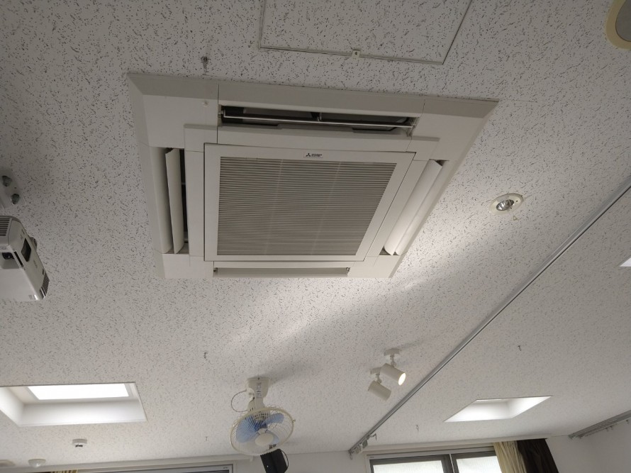 三菱天井埋込業務用エアコンクリーニング
