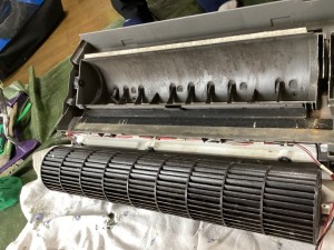 富士通のサイドファン付きエアコンのクリーニング